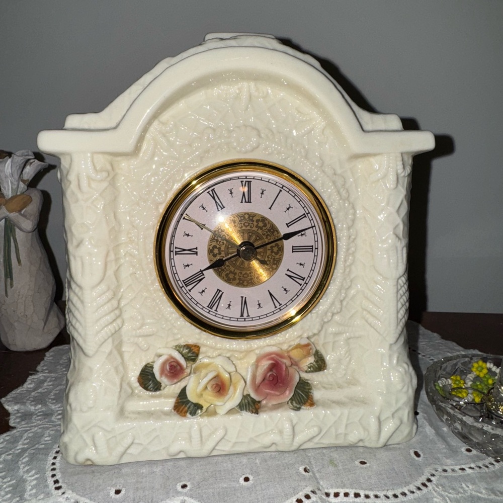 Vintage Victorian Elegant Cream Floral Clock - WORKING